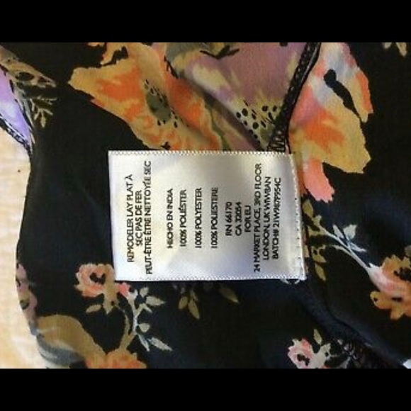 URBAN OUTFITTERS Floral Shorts size small - Picture 3 of 4